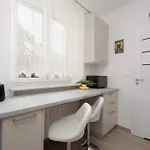 Beige Near Pge And Park Praski Perfect For Remote Work By Renters Апартаменты