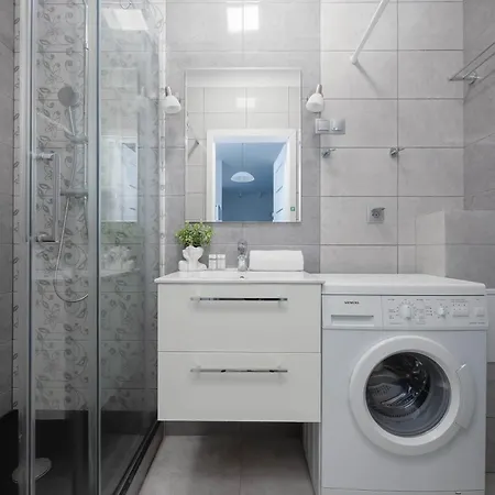 Daire Beige Near Pge And Park Praski Perfect For Remote Work By Renters