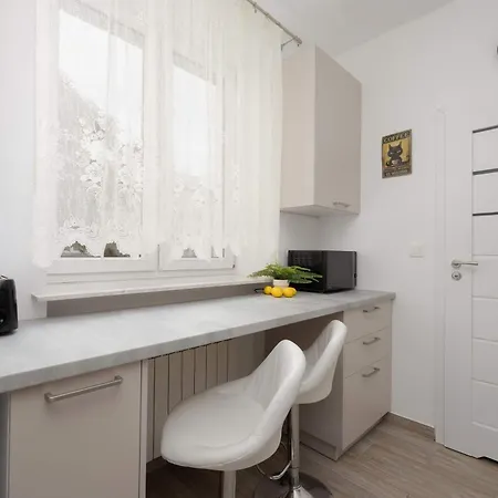 Beige Near Pge And Park Praski Perfect For Remote Work By Renters Apartmán