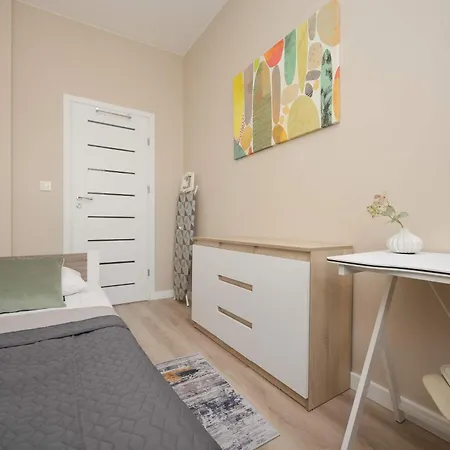 Beige Near Pge And Park Praski Perfect For Remote Work By Renters *