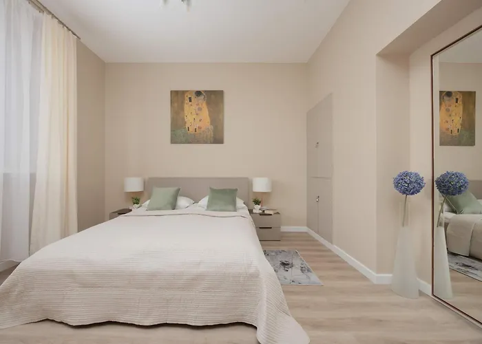 Beige Near Pge And Park Praski Perfect For Remote Work By Renters *