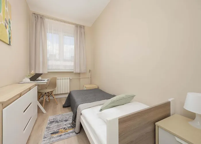 Beige Near Pge And Park Praski Perfect For Remote Work By Renters *